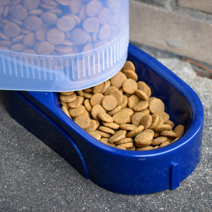 Bergan Llc Travel Feeder Dos en Uno Comedero y Contenedor de Viaje para Perro, 2.3 kg