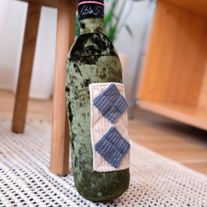 Lambwolf Merlot Peluche Rompecabezas Diseño Botella de Vino para Perro, Grande