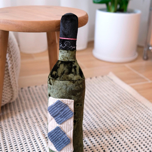 Lambwolf Merlot Peluche Rompecabezas Diseño Botella de Vino para Perro, Grande