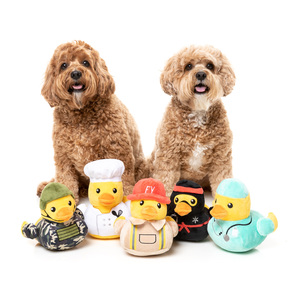 FuzzYard Ducks at Work Pato de Peluche Diseño Bombero para Perro, Mediano
